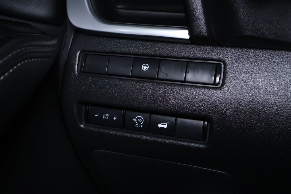 Used 2024 Nissan Rogue SV image 26