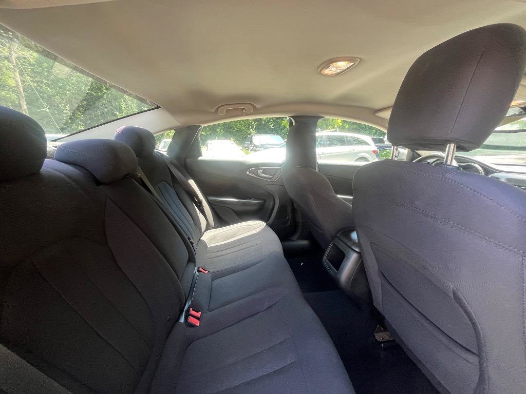Used 2015 Chrysler 200 Limited FWD image 27