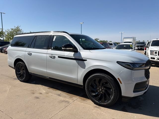 New 2026 Lincoln Navigator L Reserve w/ Jet Appearance Package AWD/4WD image 3