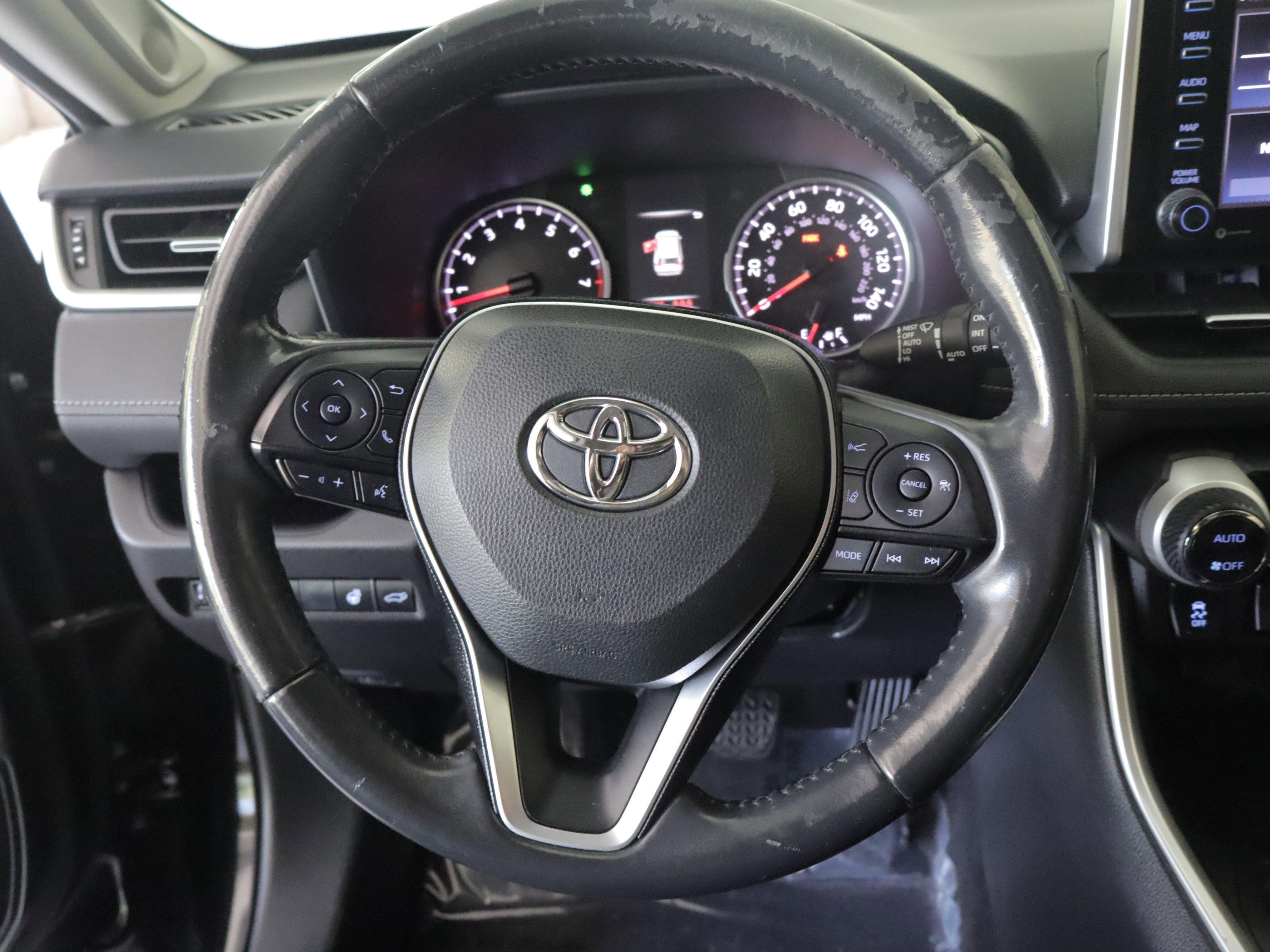 Used 2019 Toyota RAV4 XLE Premium w/ Cold Weather Package AWD/4WD image 14