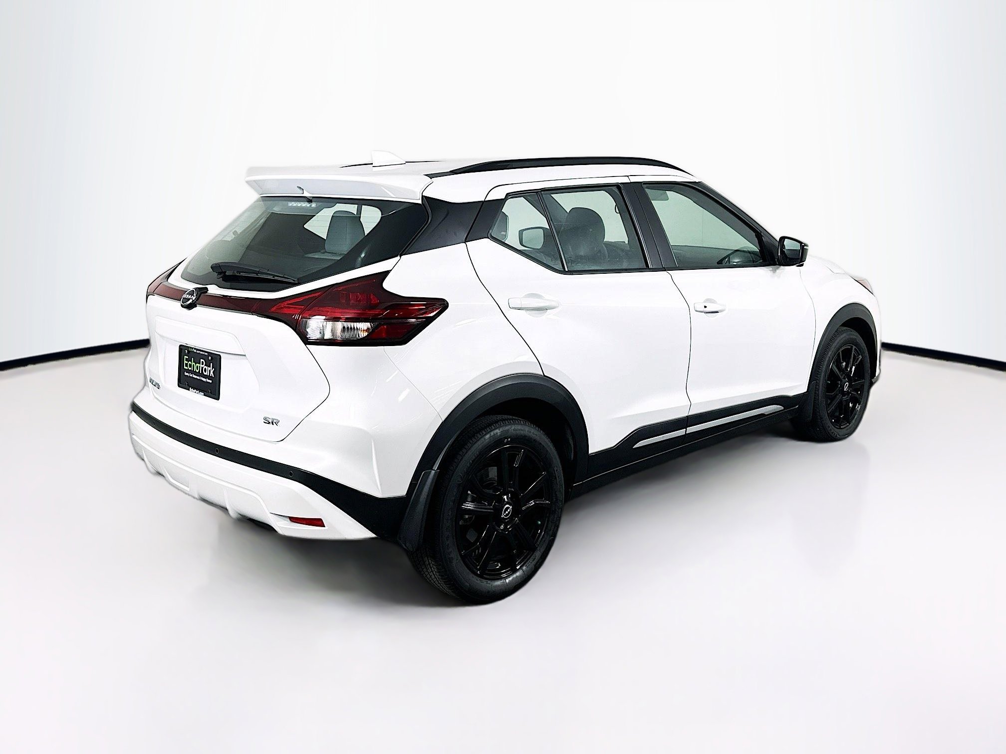 Used 2024 Nissan Kicks SR w/ SR Premium Package image 9