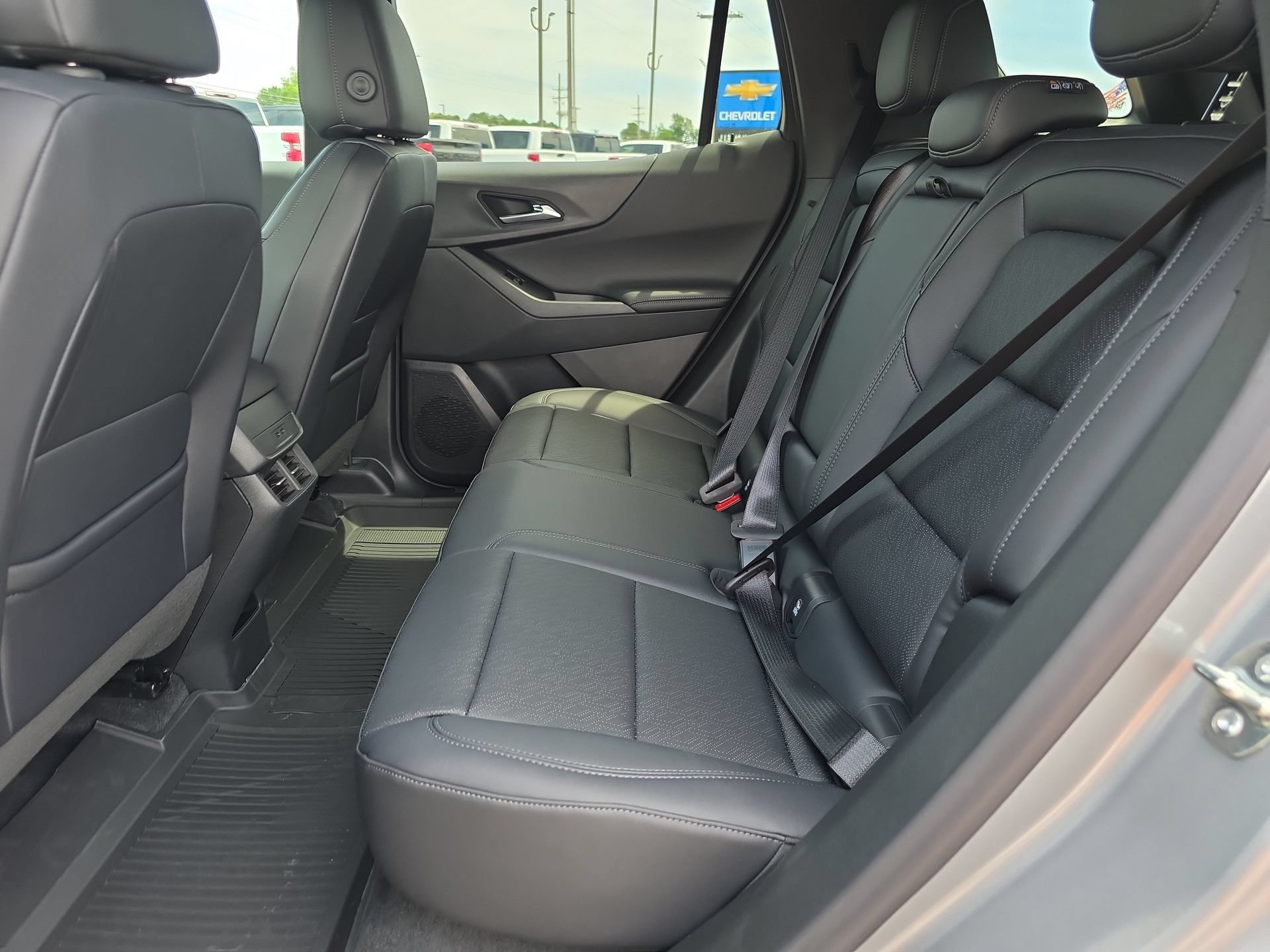 New 2026 Chevrolet Equinox LT w/ Convenience Package II FWD image 11