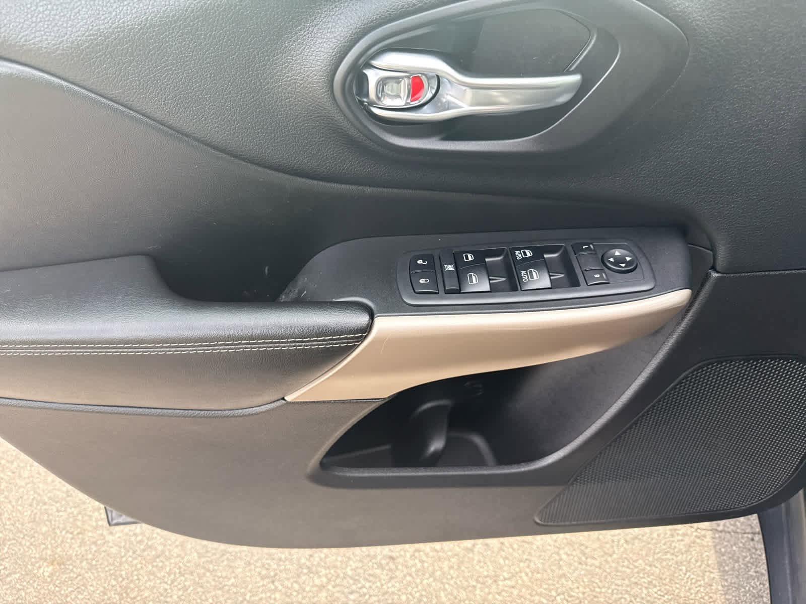 Used 2018 Jeep Cherokee Limited w/ High Altitude Package image 10