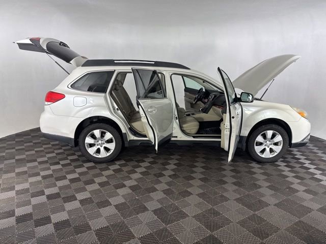 Used 2011 Subaru Outback 2.5i Limited image 15