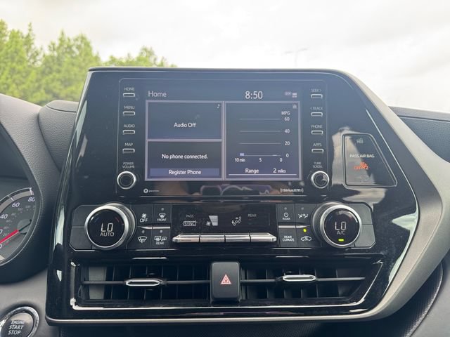 Used 2022 Toyota Highlander L FWD image 21