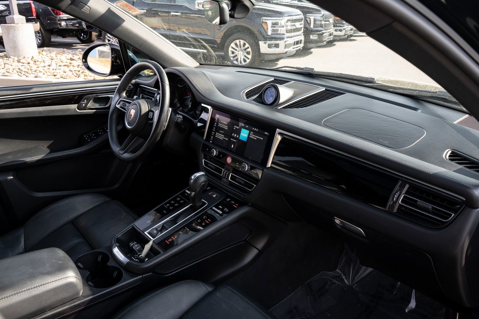 Used 2022 Porsche Macan Base w/ Premium Package Plus image 22