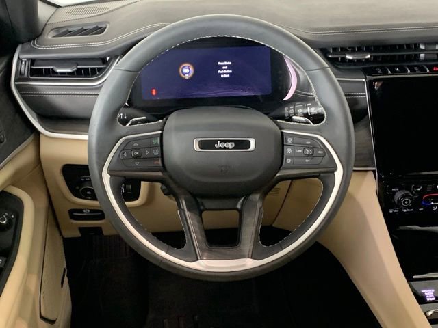 Used 2023 Jeep Grand Cherokee Limited w/ Luxury Tech Group II AWD/4WD image 18