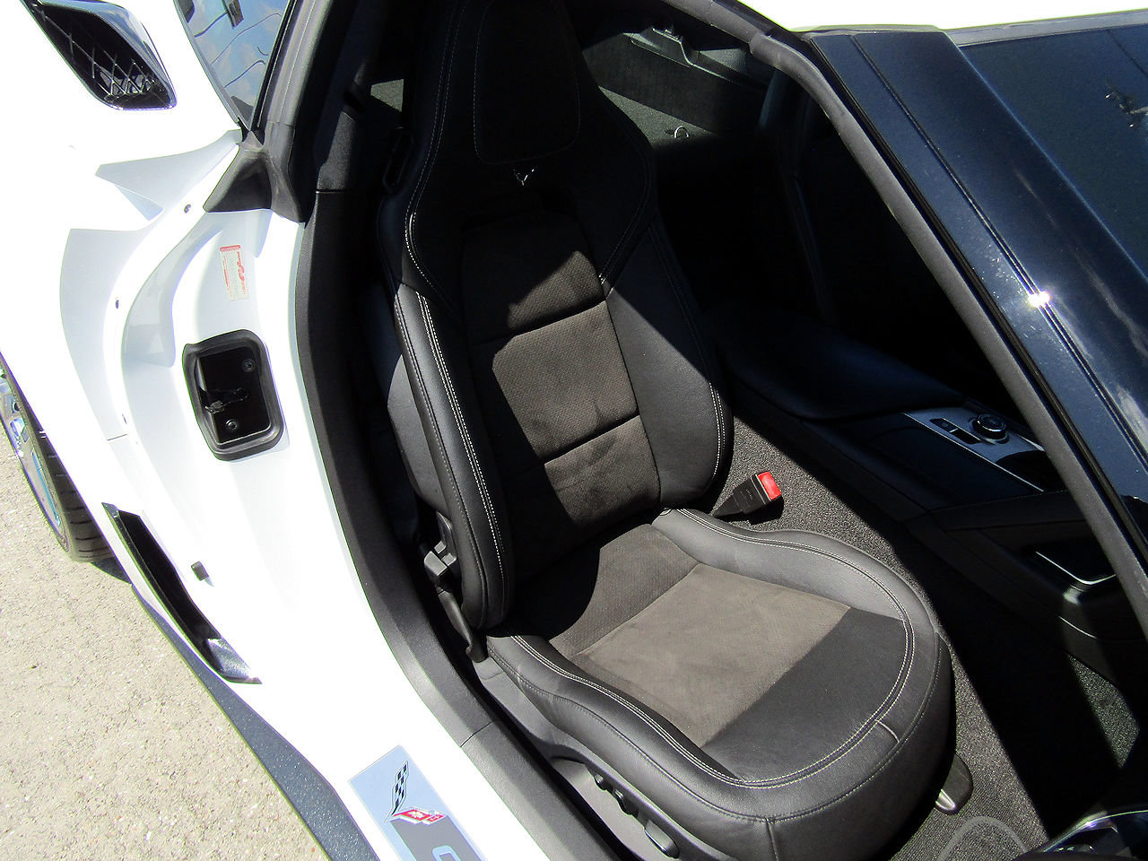 Used 2016 Chevrolet Corvette Z06 w/ 3LZ Preferred Equipment Group RWD image 12