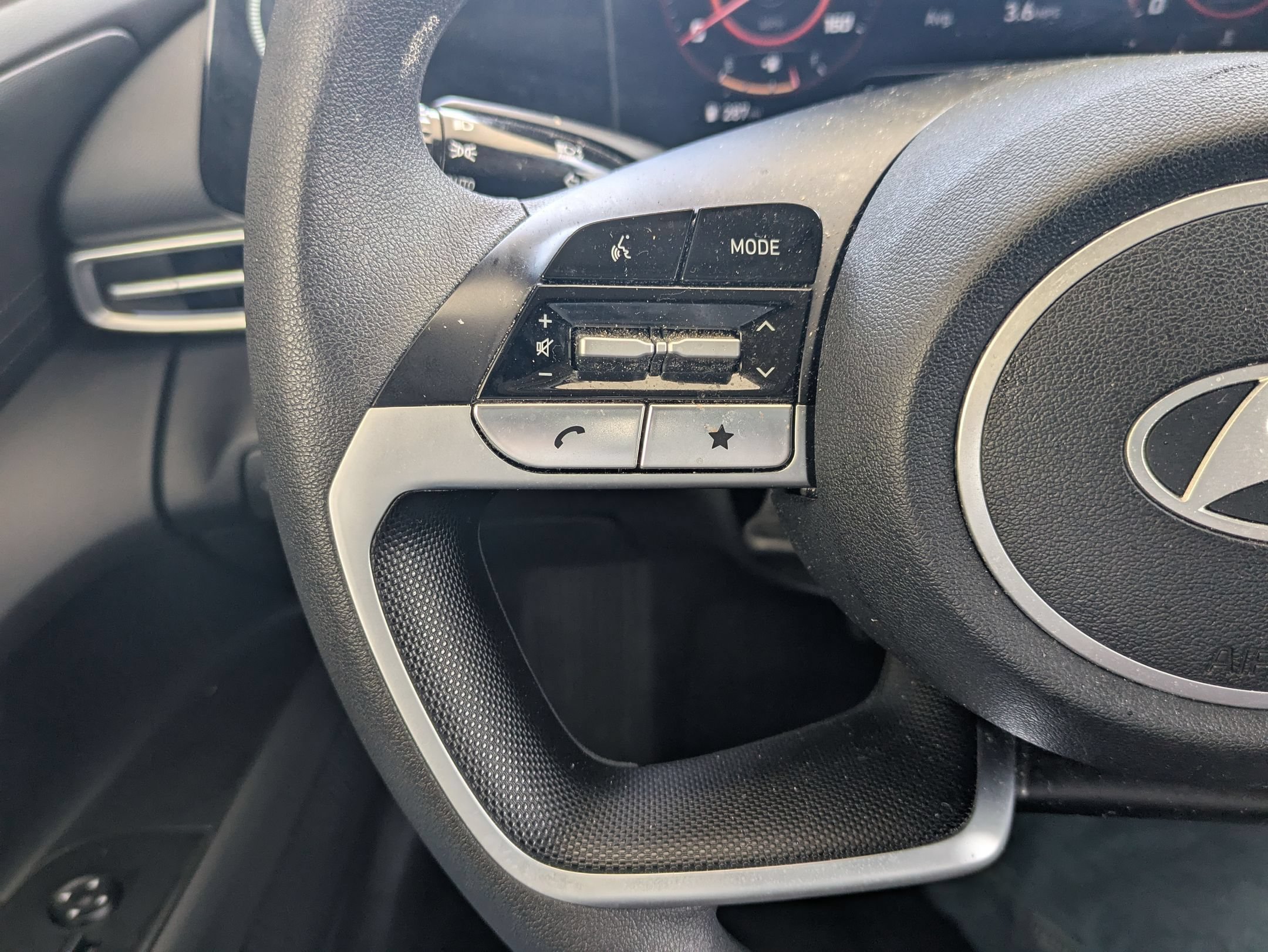 Used 2024 Hyundai Elantra SEL FWD image 40