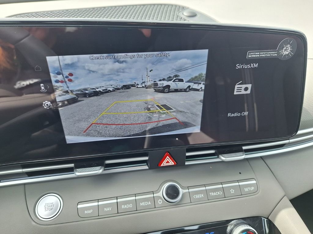 Used 2025 Hyundai Elantra SEL image 17