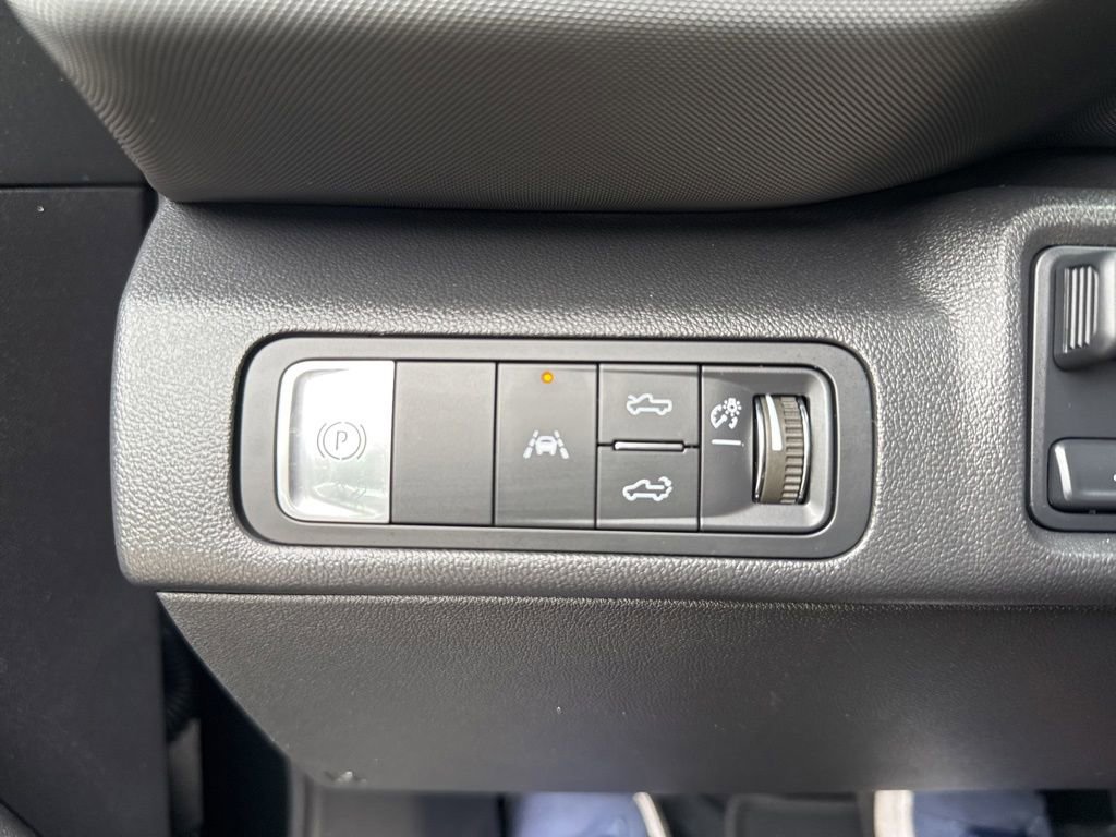 Used 2025 Chevrolet Silverado EV LT AWD/4WD image 48