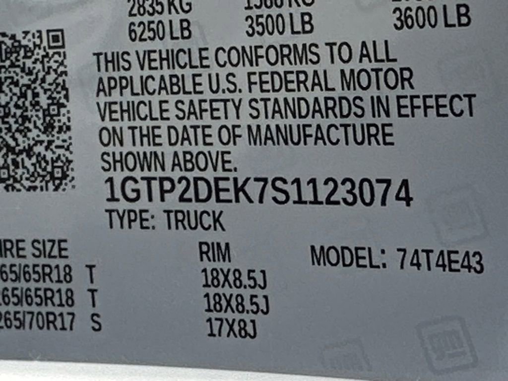 Used 2025 GMC Canyon AT4 w/ AT4 Premium Package image 32