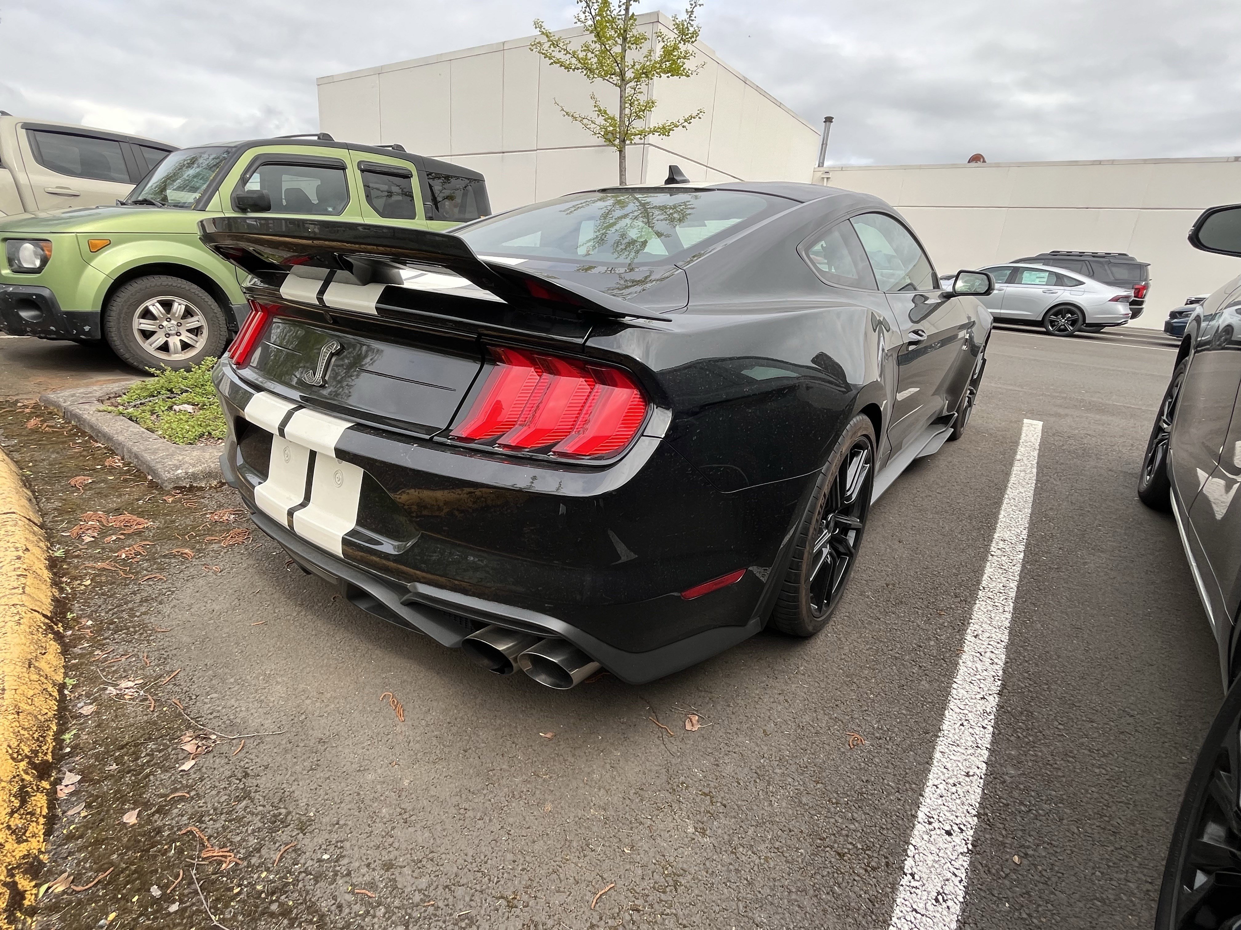 Used 2022 Ford Mustang Shelby GT500 w/ Technology Package RWD image 5