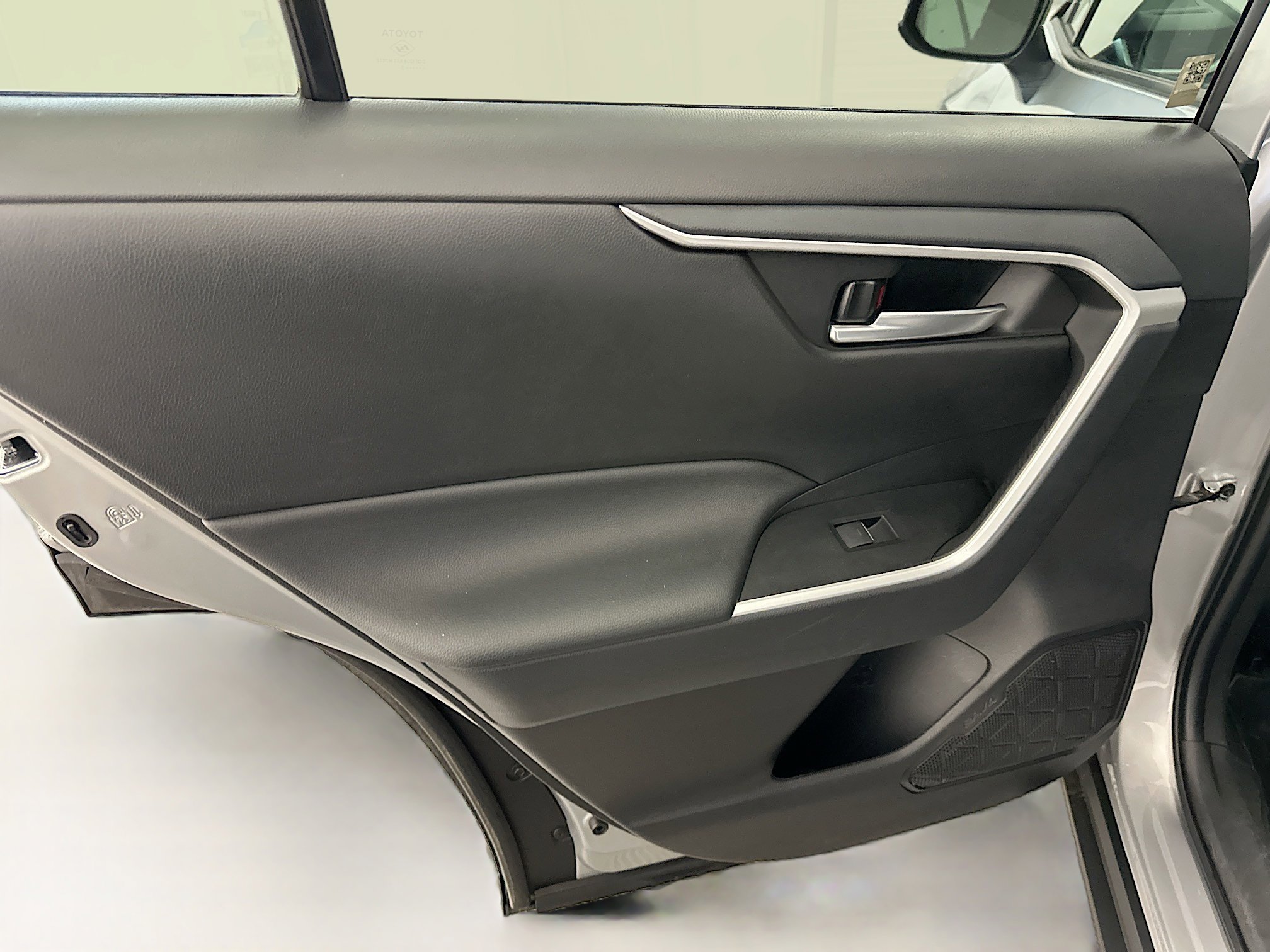 Used 2025 Toyota RAV4 XLE image 28