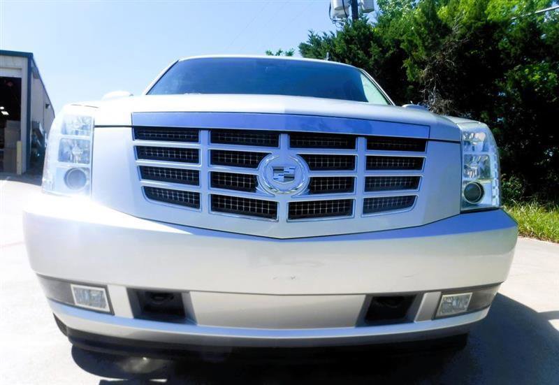 Used 2011 Cadillac Escalade Luxury AWD/4WD image 15