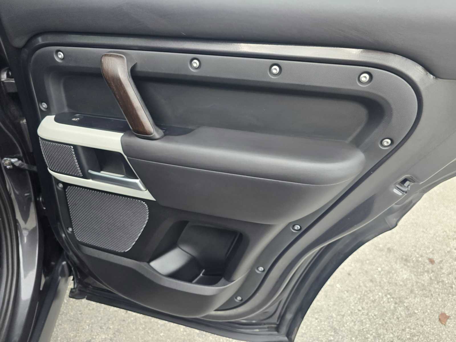 Used 2022 Land Rover Defender 110 X-Dynamic HSE image 13