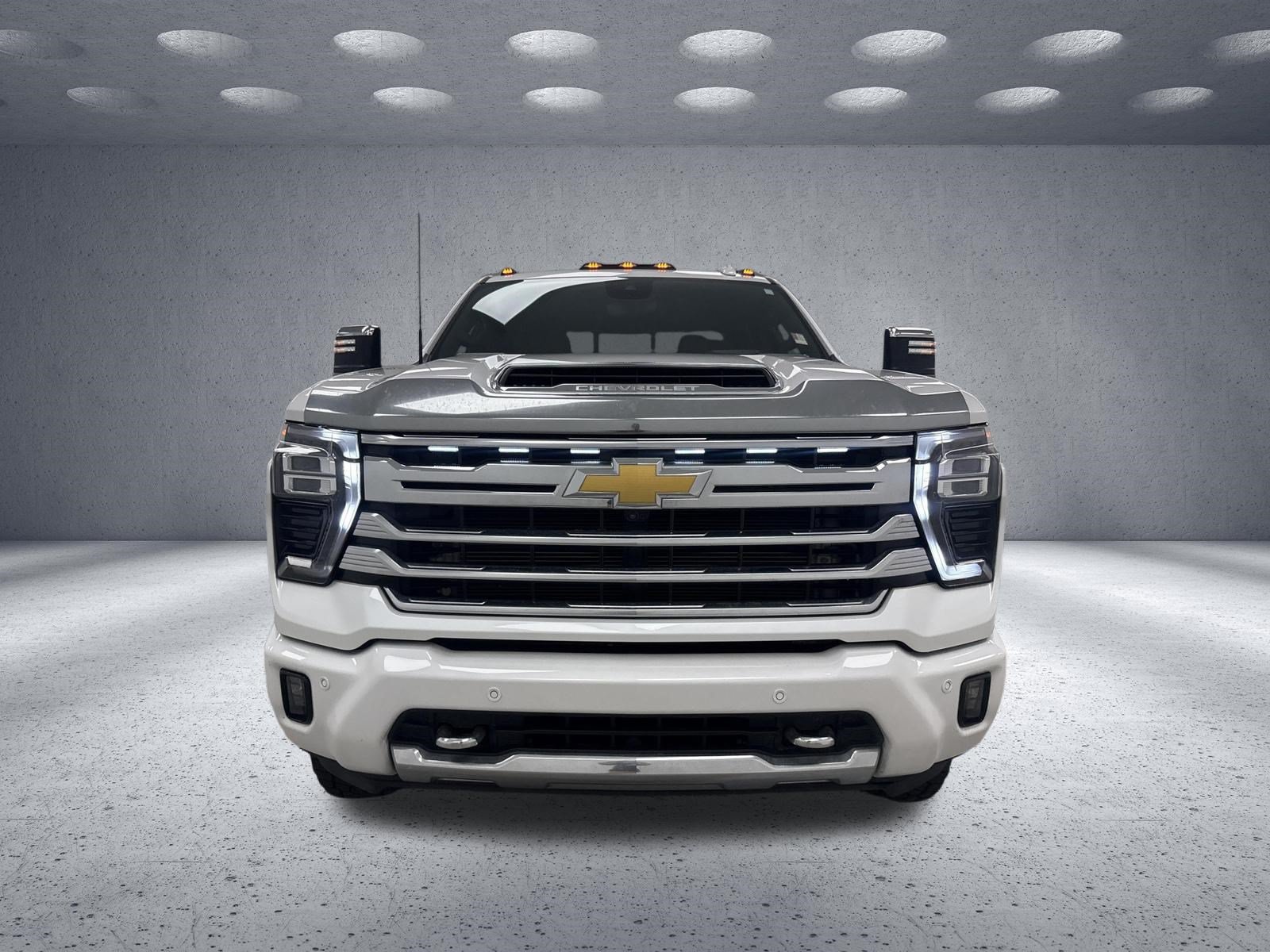 Used 2025 Chevrolet Silverado 2500 High Country w/ Technology Package AWD/4WD image 8
