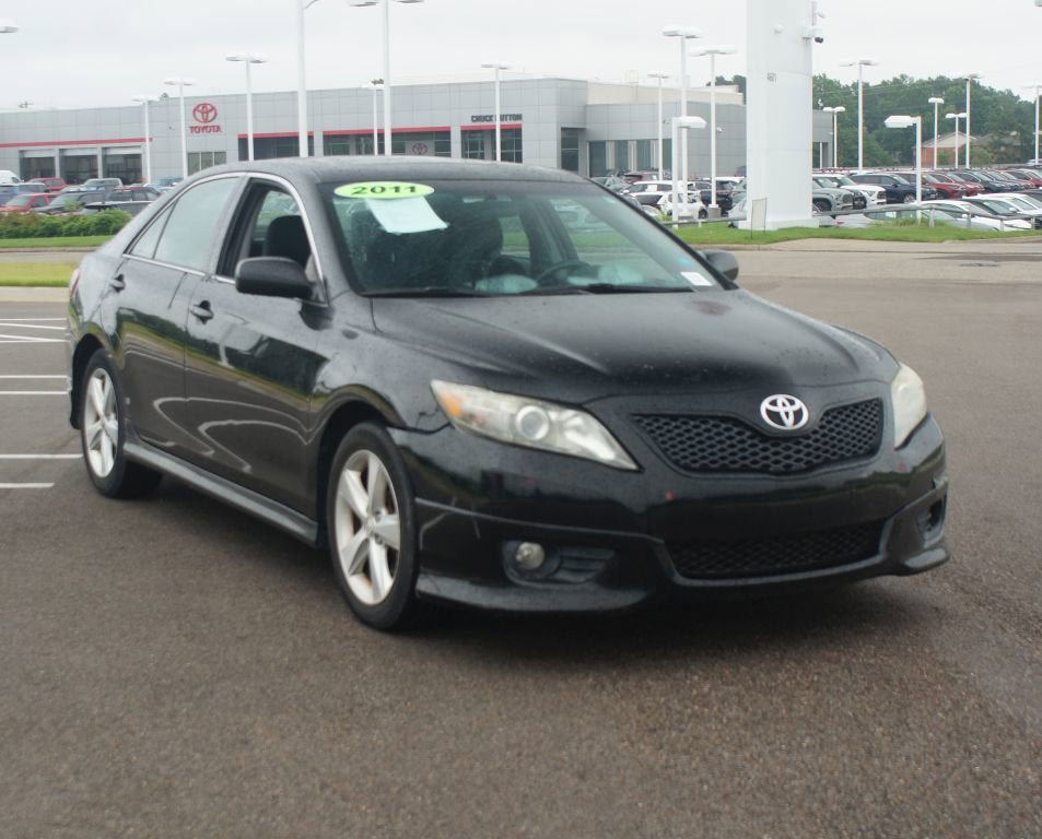 Used 2011 Toyota Camry SE w/ SE Extra-Value Pkg #1 FWD image 2