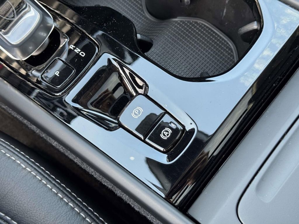 Certified 2023 Volvo XC40 B5 Plus w/ Climate Package image 28