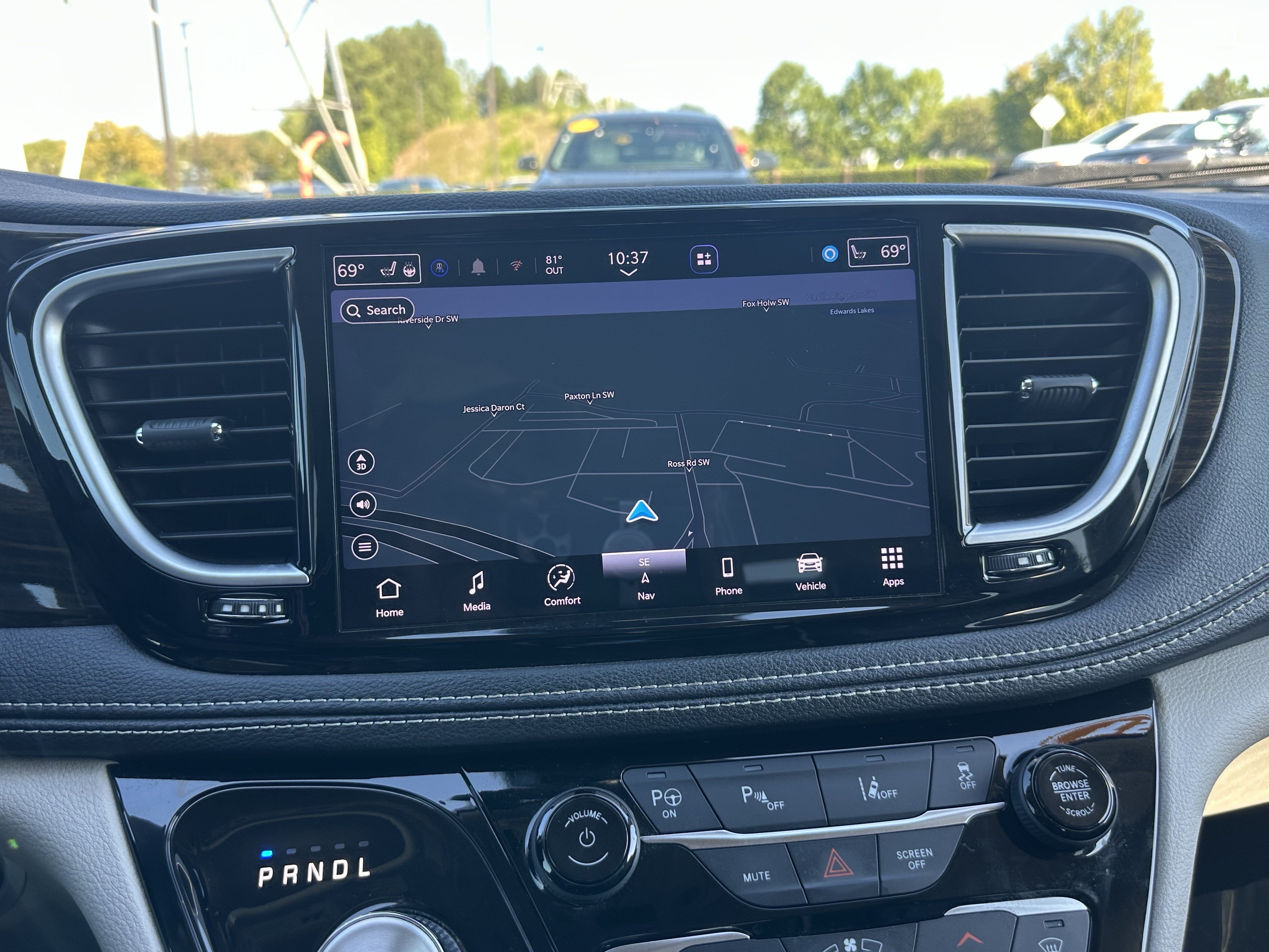 Used 2021 Chrysler Pacifica Limited w/ Uconnect Theater Family Group FWD image 28
