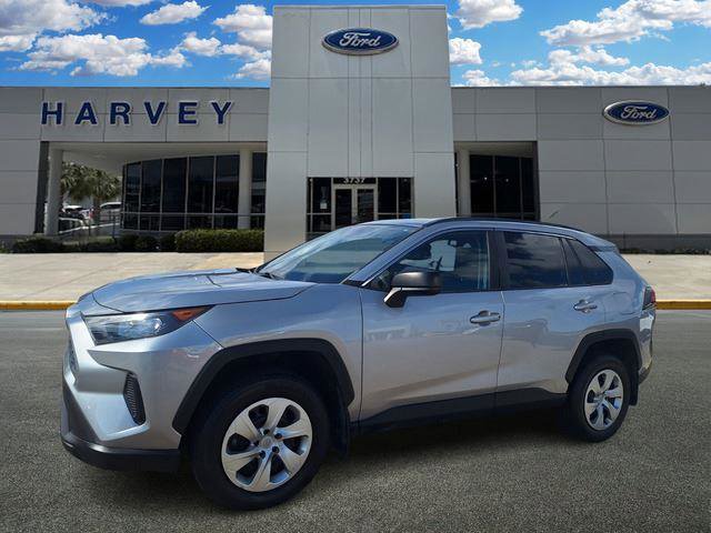 Used 2021 Toyota RAV4 LE image 1