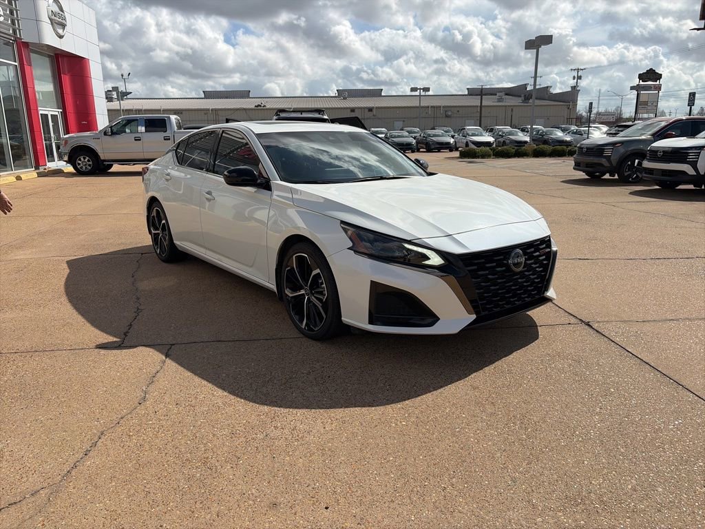 Certified 2023 Nissan Altima 2.5 SR w/ SR Premium Package image 6