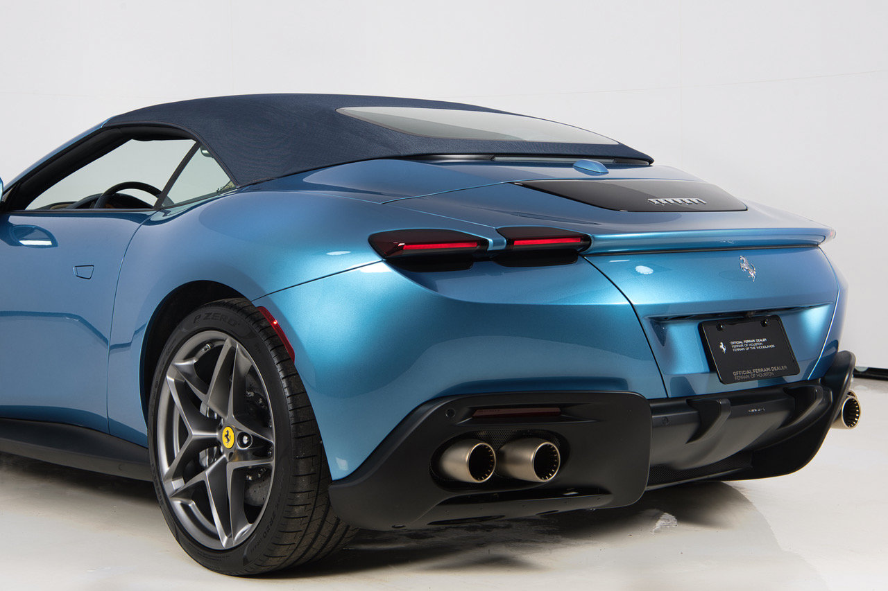 Certified 2025 Ferrari Roma Spider RWD image 33