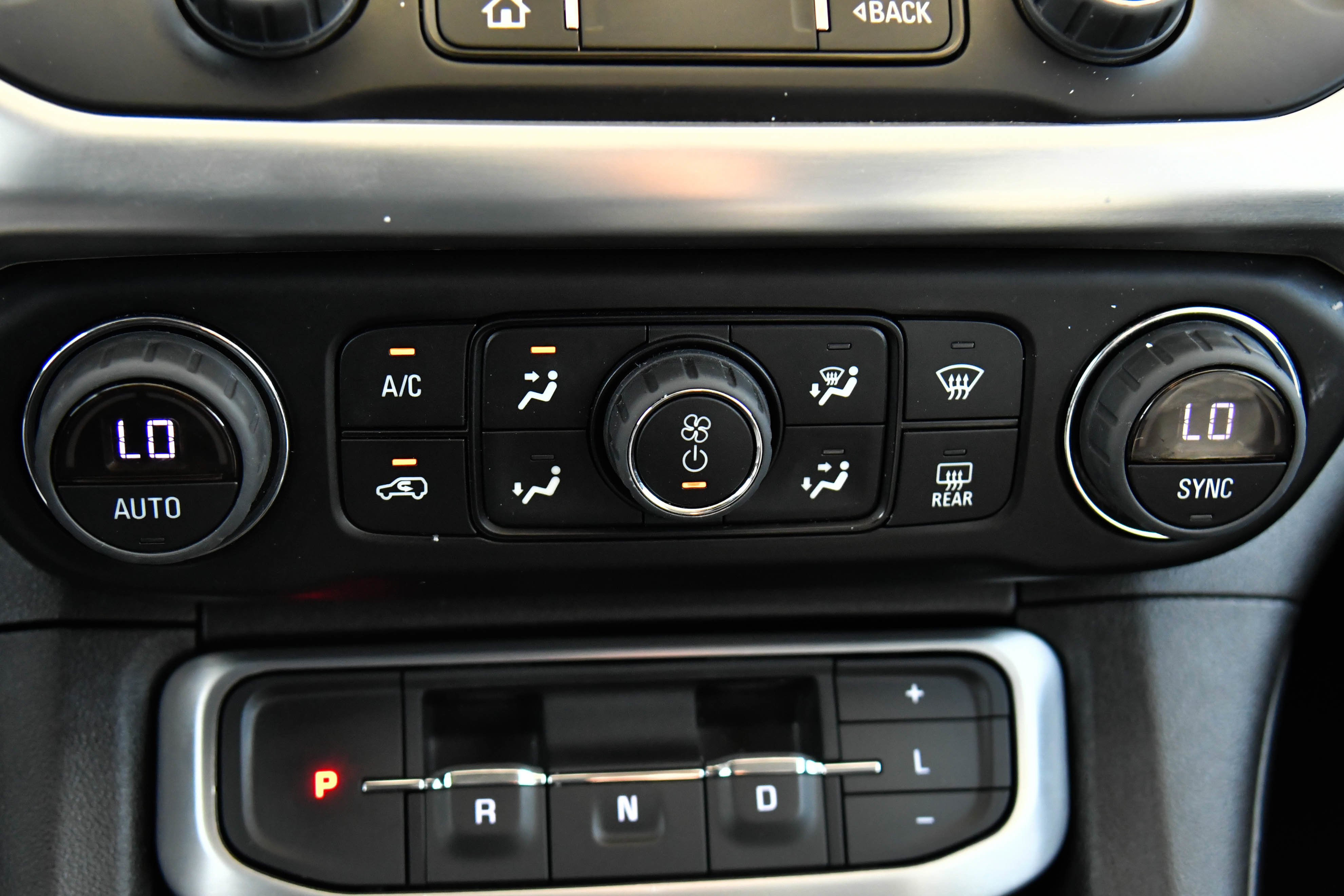 Used 2023 GMC Acadia SLT image 24