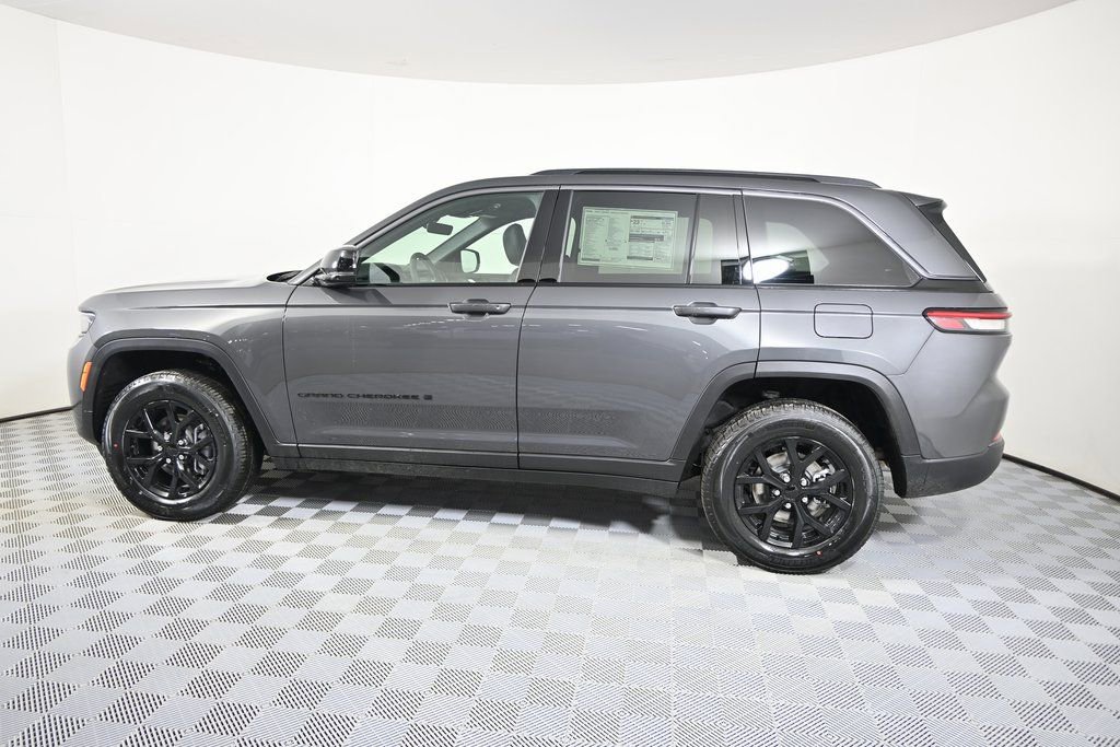New 2026 Jeep Grand Cherokee Laredo image 3