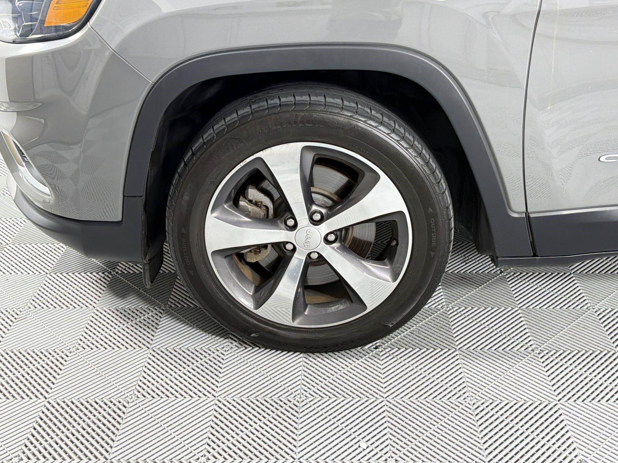 Used 2020 Jeep Cherokee Limited image 11