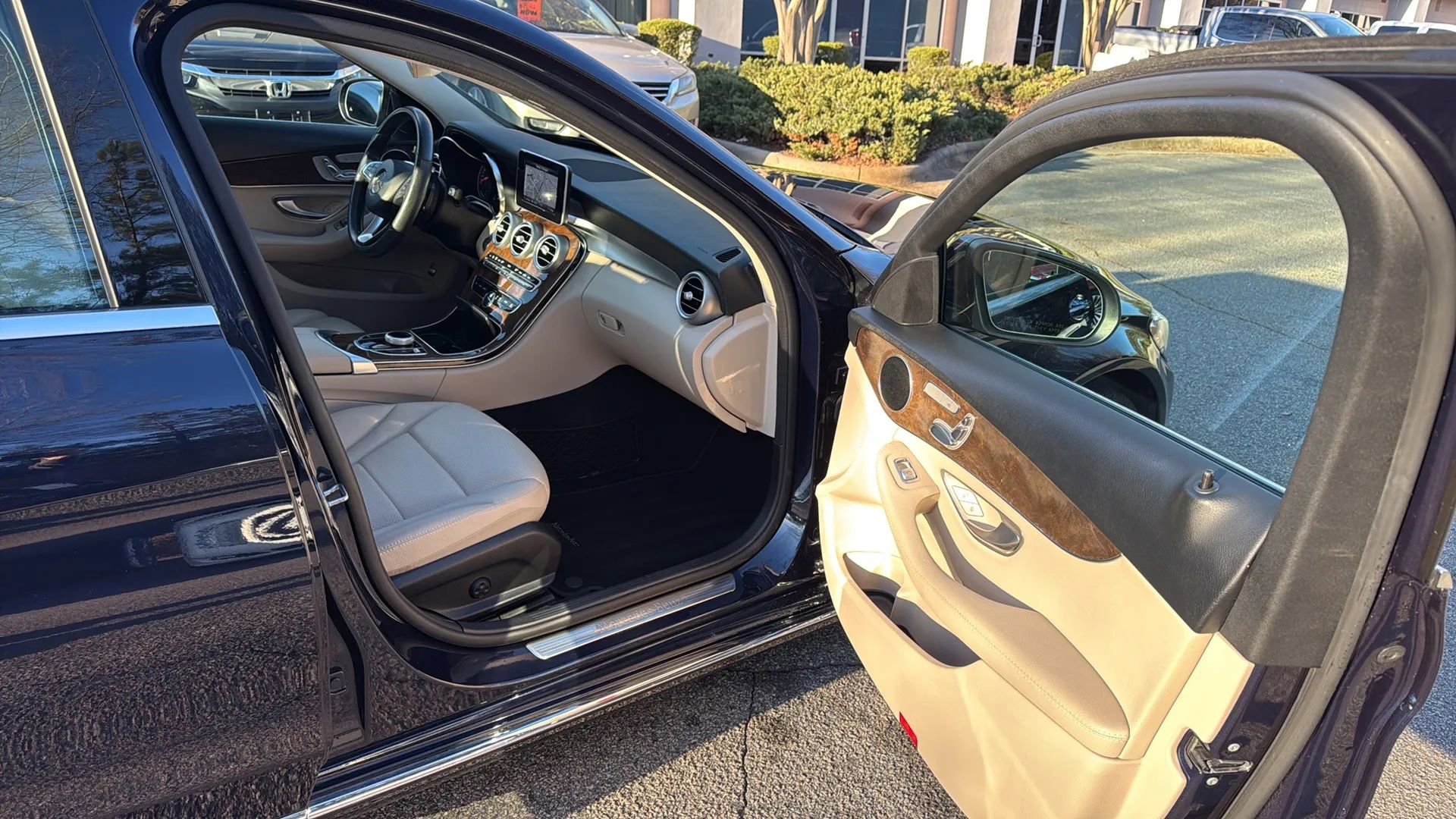 Used 2018 Mercedes-Benz C 300 4MATIC Sedan image 16