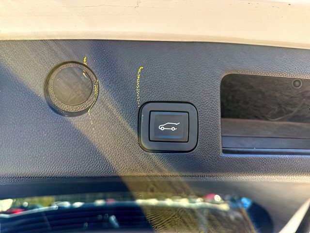 Used 2025 Chevrolet Equinox ACTIV w/ Safety and Technology Package image 22