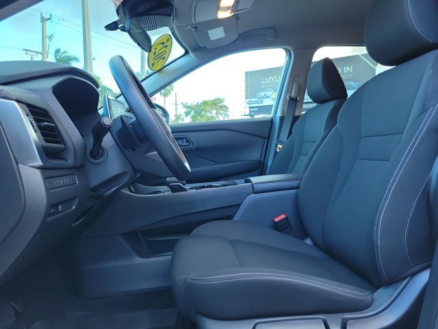 Used 2025 Nissan Rogue S image 20