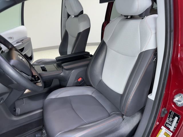 Used 2022 Toyota Sienna XSE FWD image 18