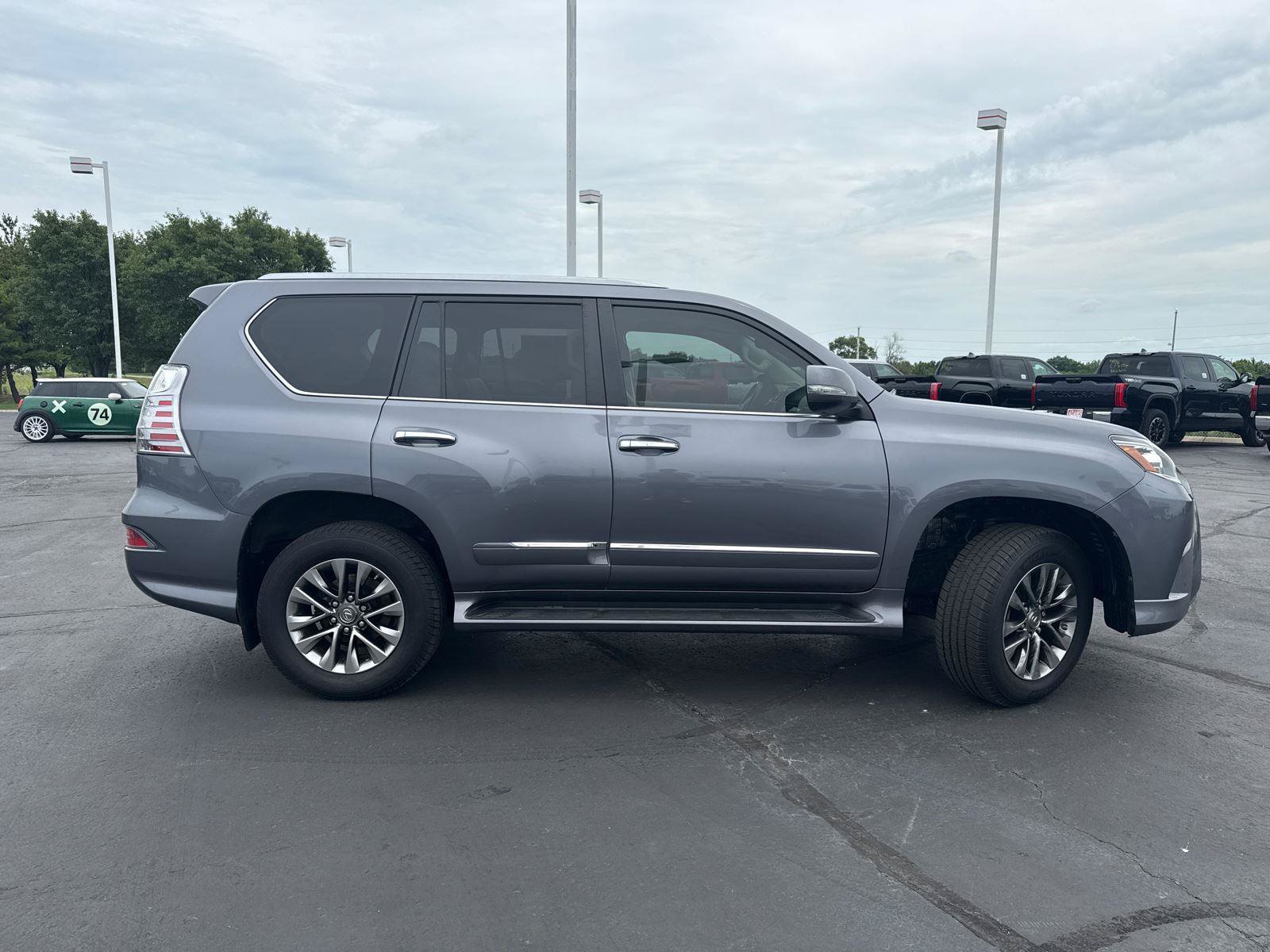 Used 2017 Lexus GX 460 Luxury w/ Preferred Accessory Package AWD/4WD image 12