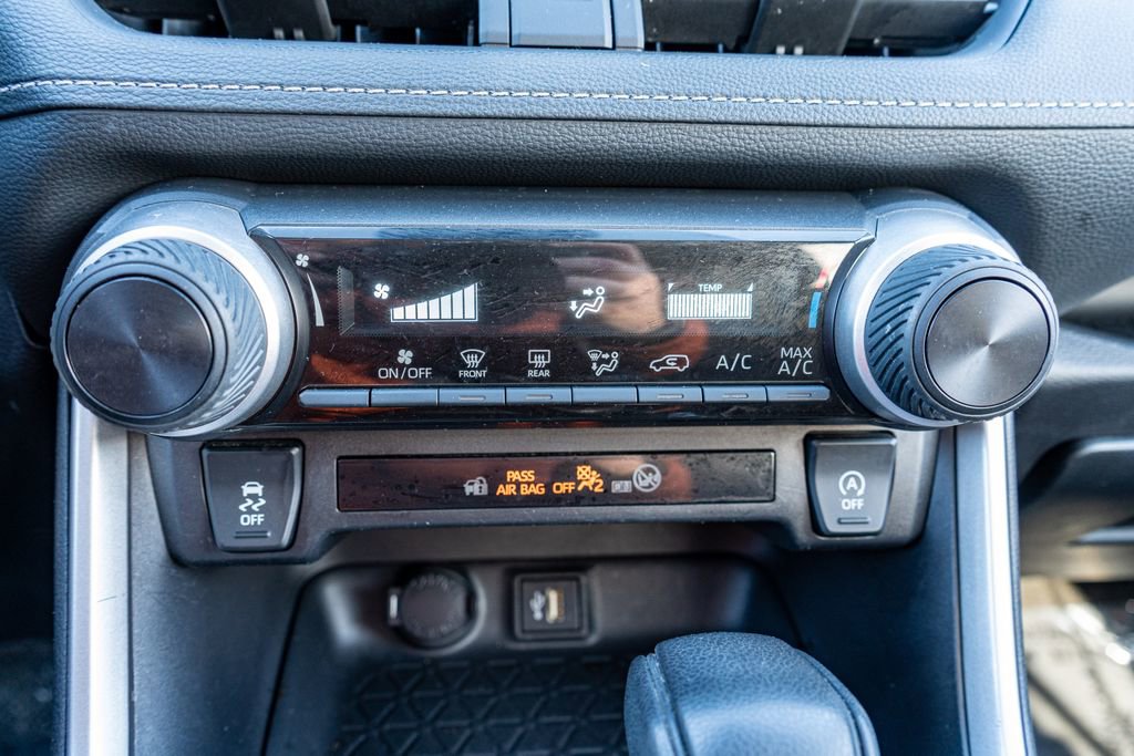 Used 2024 Toyota RAV4 LE image 32