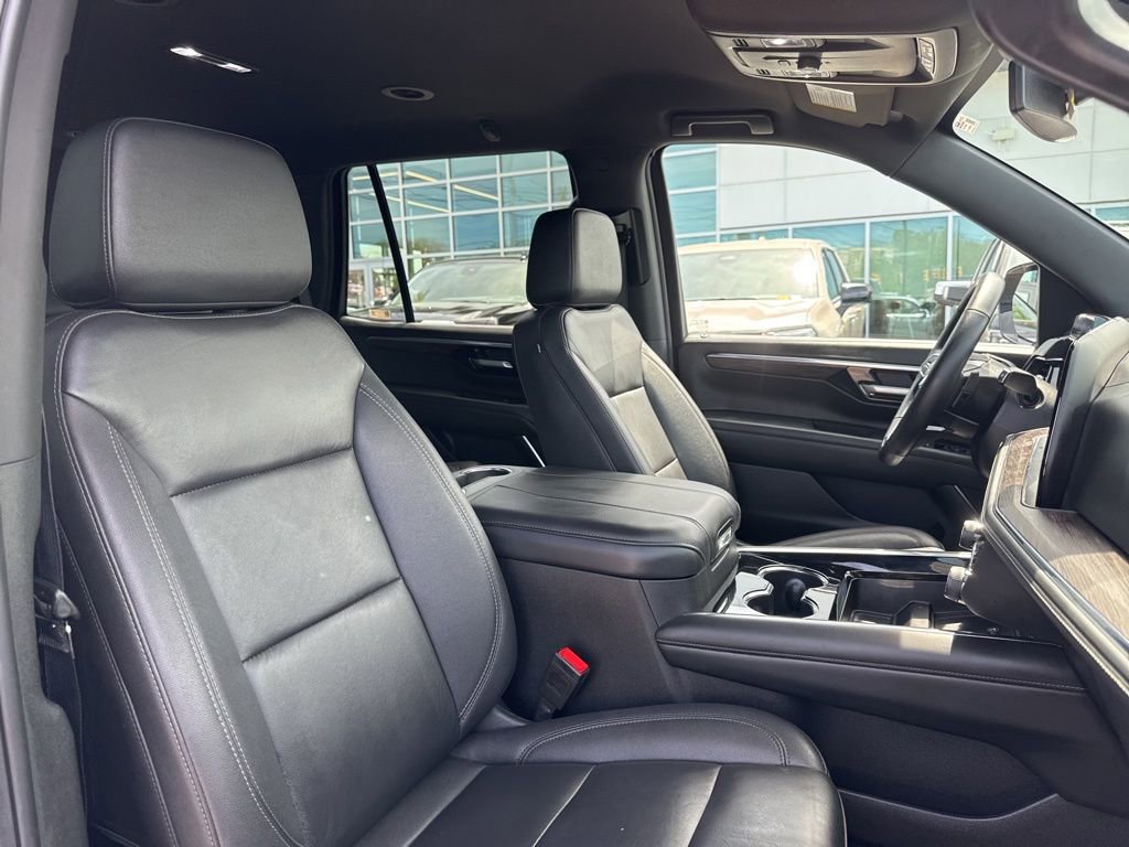Used 2025 Chevrolet Tahoe Z71 AWD/4WD image 18
