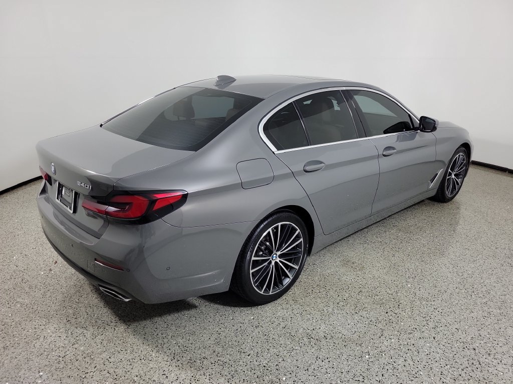 Used 2021 BMW 540i w/ Premium Package RWD image 4