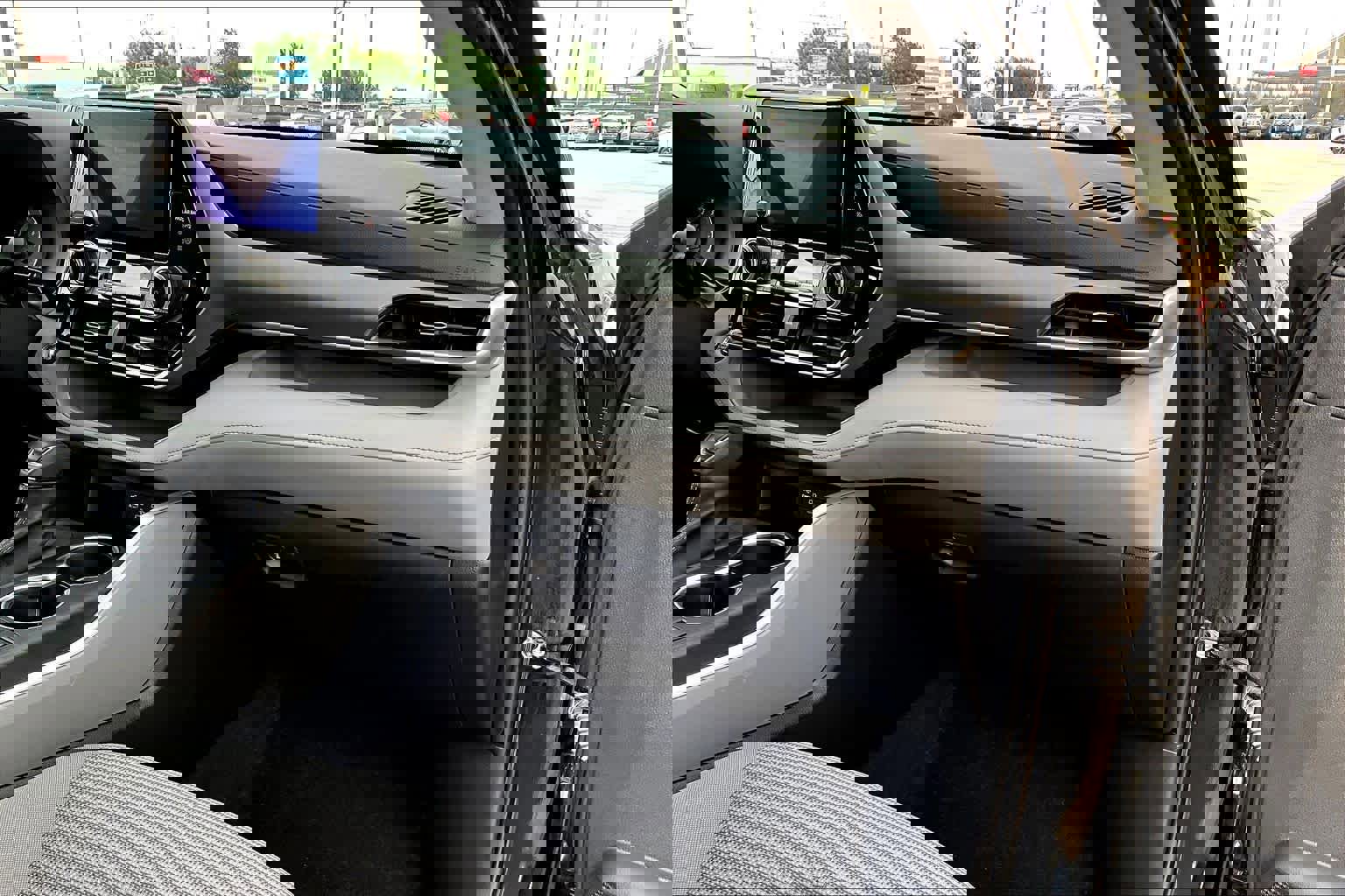 Used 2023 Toyota Highlander LE image 19