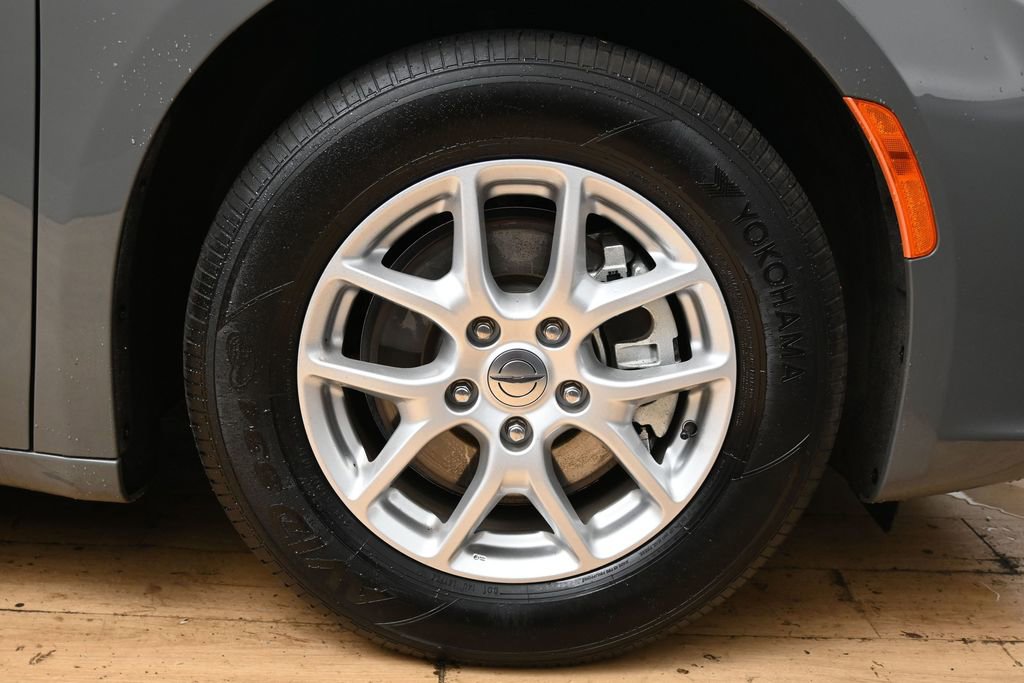 Used 2025 Chrysler Pacifica Select FWD image 14