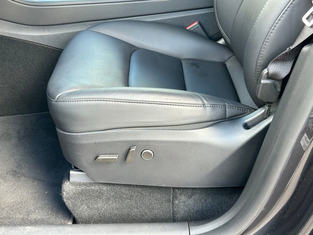 Used 2024 Tesla Model Y 2WD image 17