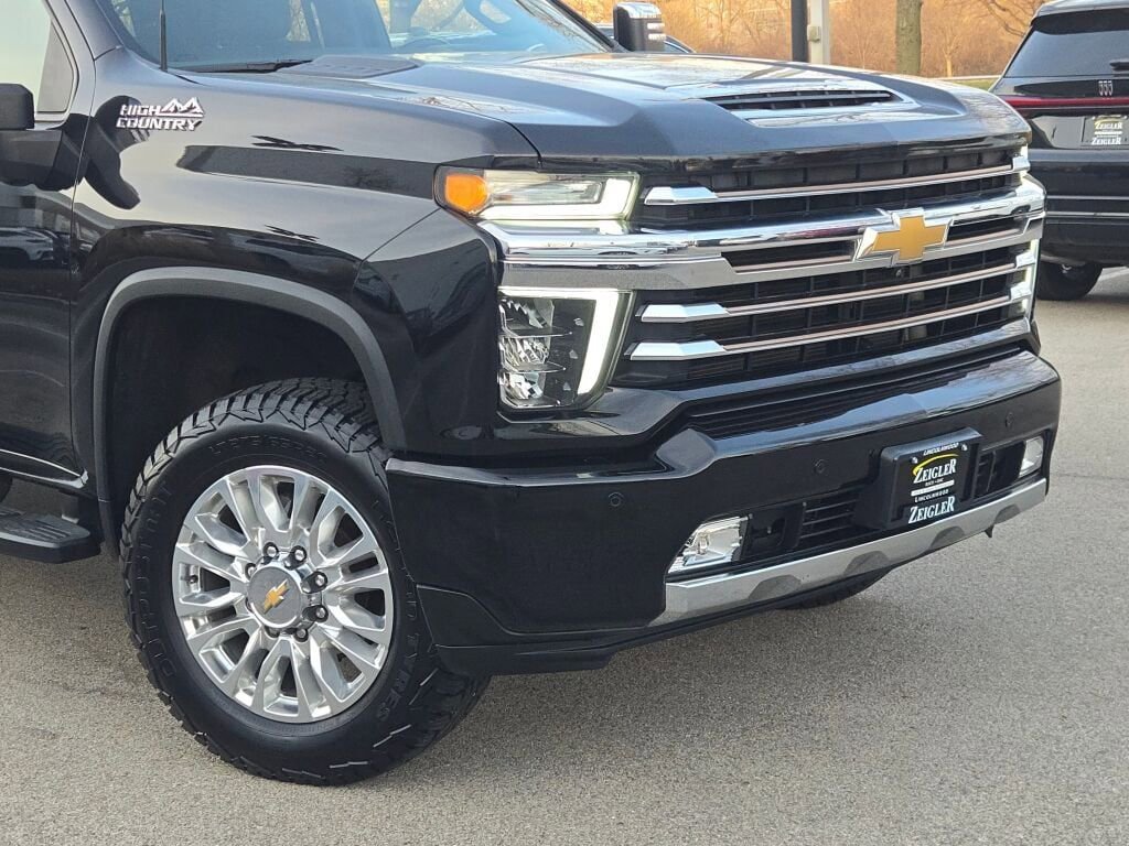 Used 2021 Chevrolet Silverado 2500 High Country AWD/4WD image 2