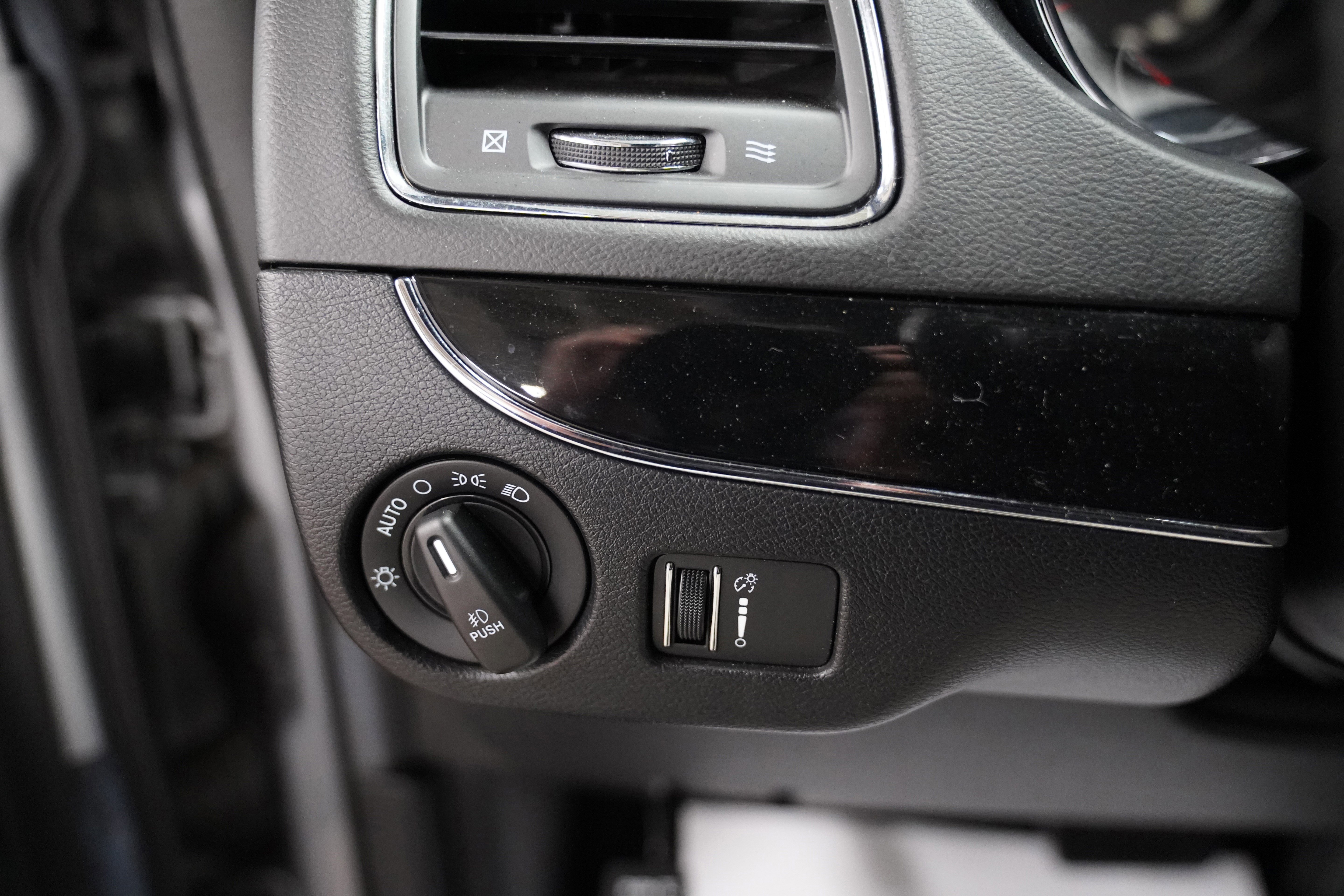 Used 2019 Dodge Grand Caravan SE FWD image 23