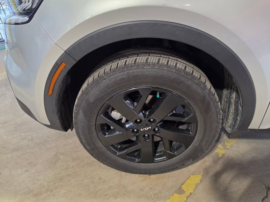 Used 2022 Kia Sorento S AWD/4WD image 3