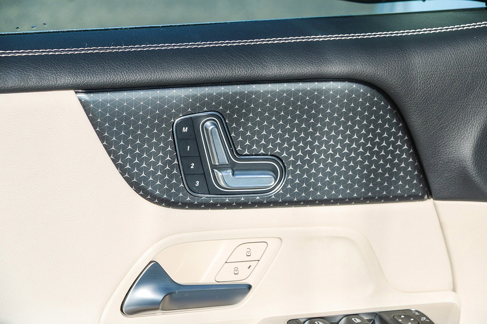 Certified 2025 Mercedes-Benz GLB 250 4MATIC image 21