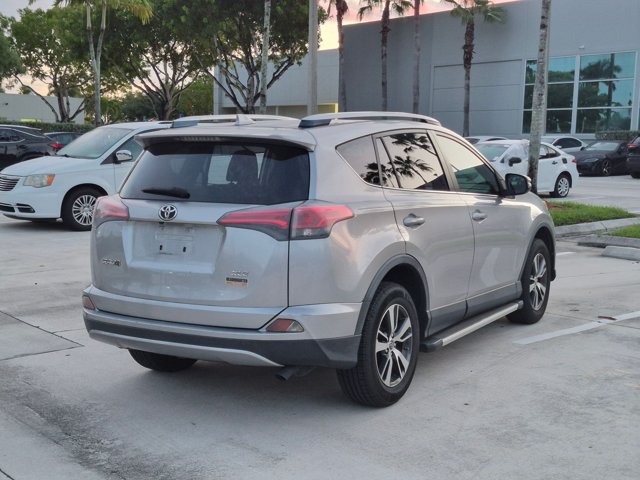 Used 2018 Toyota RAV4 XLE FWD image 5
