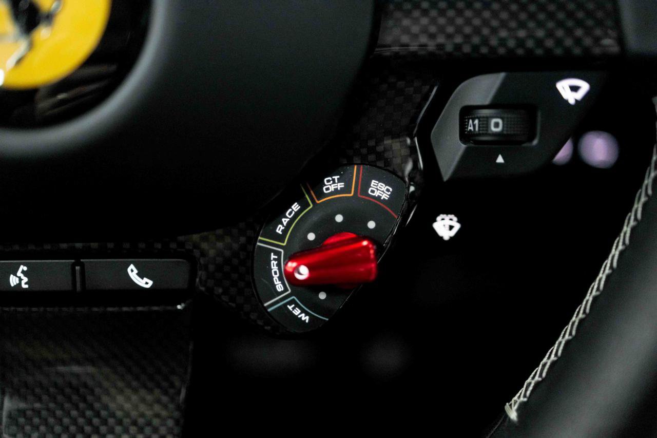 Used 2018 Ferrari 812 Superfast RWD image 71