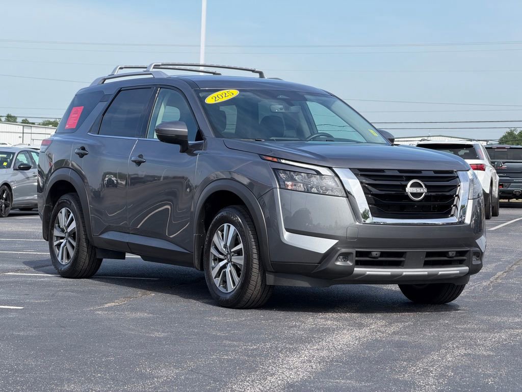 Used 2025 Nissan Pathfinder SL w/ Cargo Package FWD image 2