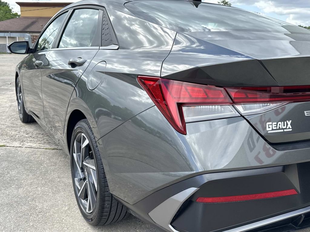 Used 2025 Hyundai Elantra SEL image 10