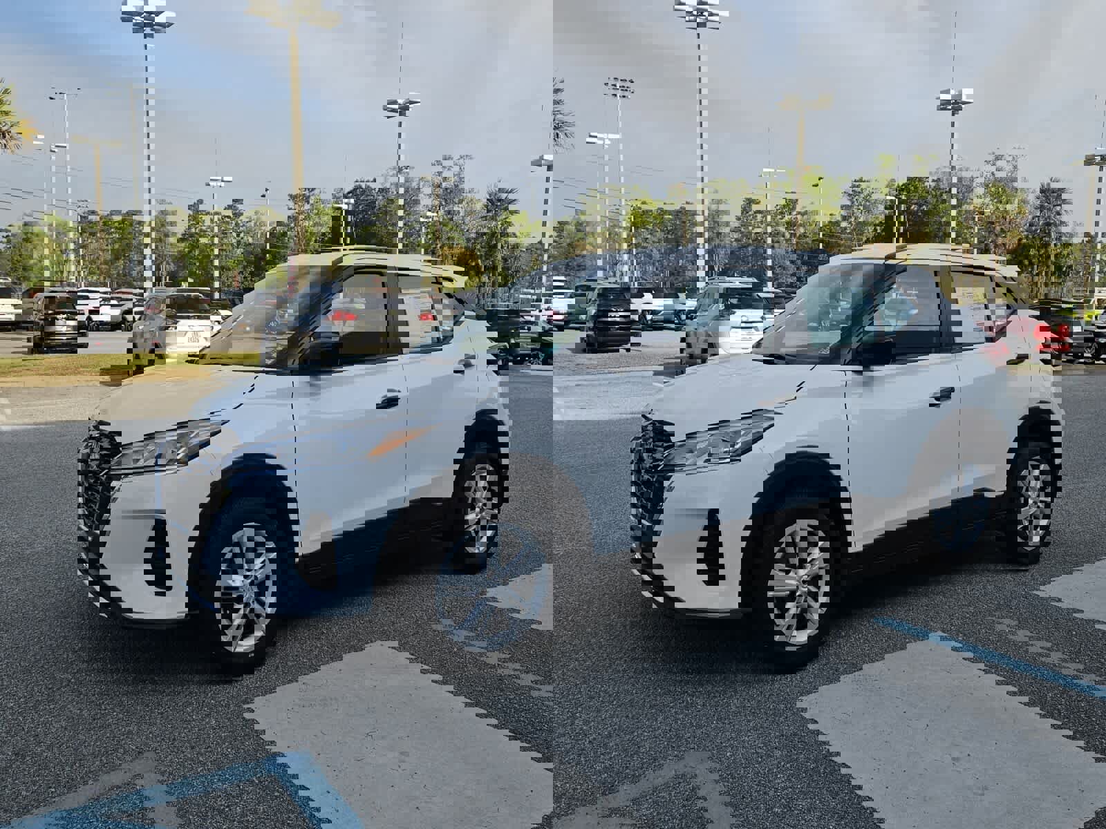 New 2025 Nissan Kicks Play S image 2